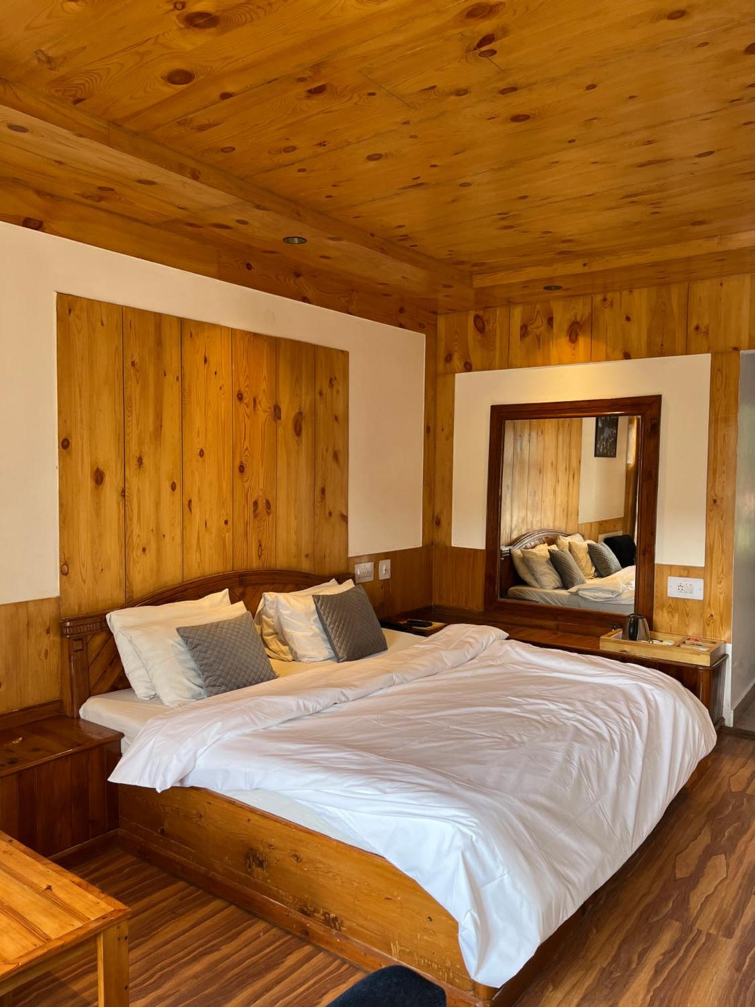 The Conifer Hotel Manali  Exterior photo